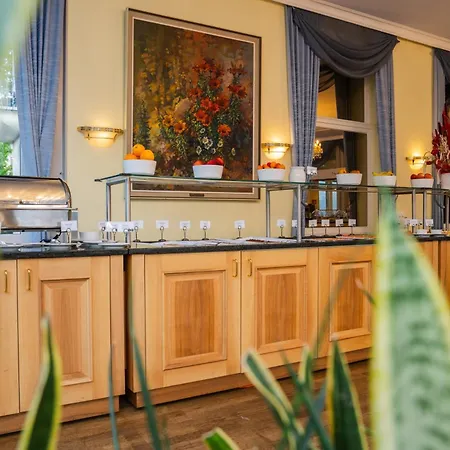 Belvedere Strandhotel מלון